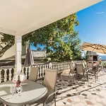 Apartamento 5 *